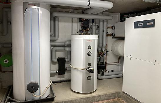 Sole/Wasser-Wärmepumpensystem zum Heizen und Kühlen. Sole/Wasser-Wärmepumpensystem zum Heizen und Kühlen.